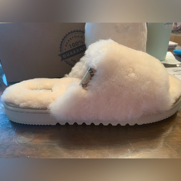 New with box, women’s Dearfoams slippers. 100% Genuine Australian Shearling - Picture 4 of 4
